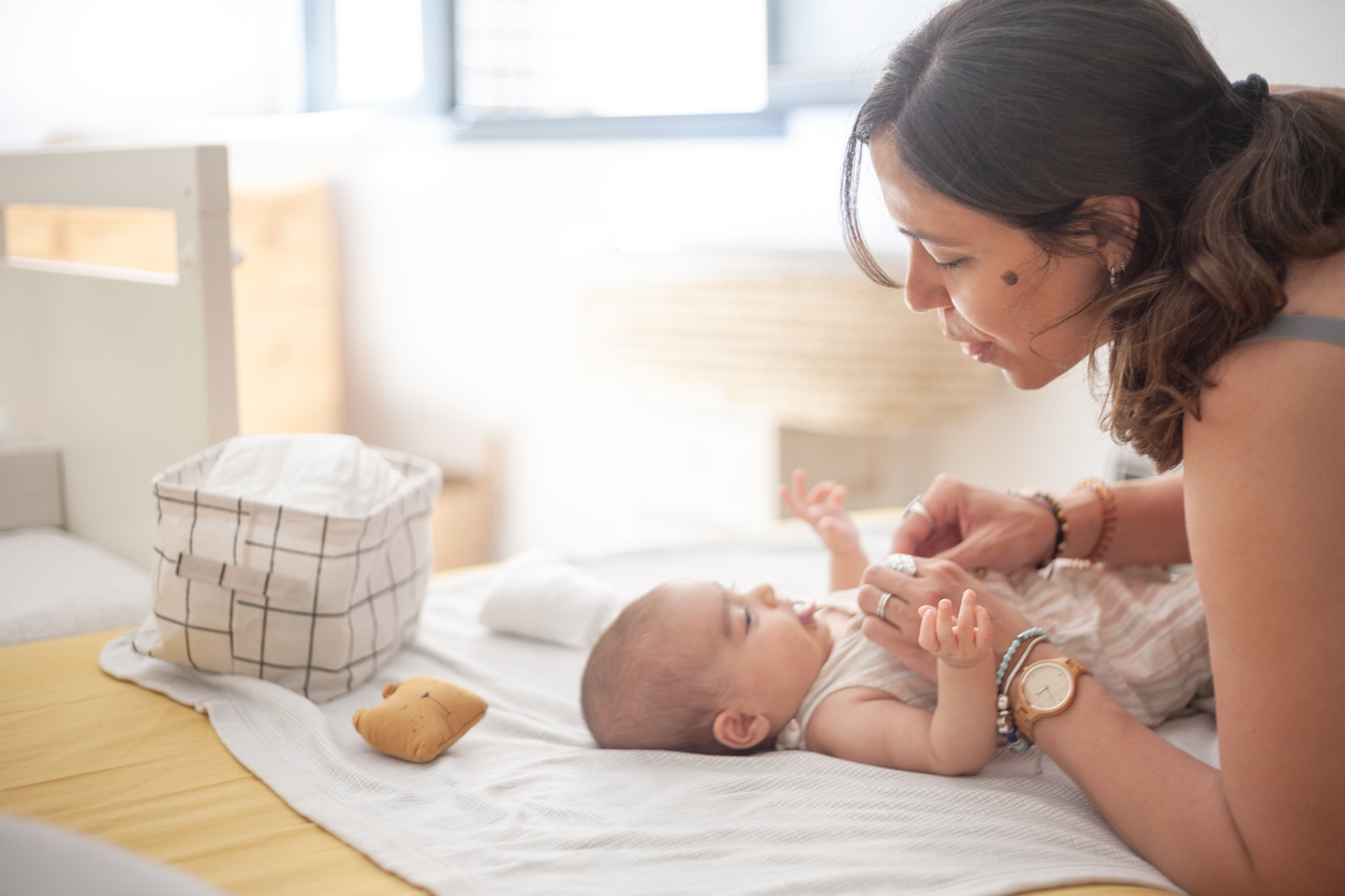 como vestir un bebe recien nacido