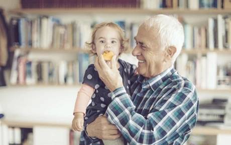 La importancia de los abuelos en los bebés